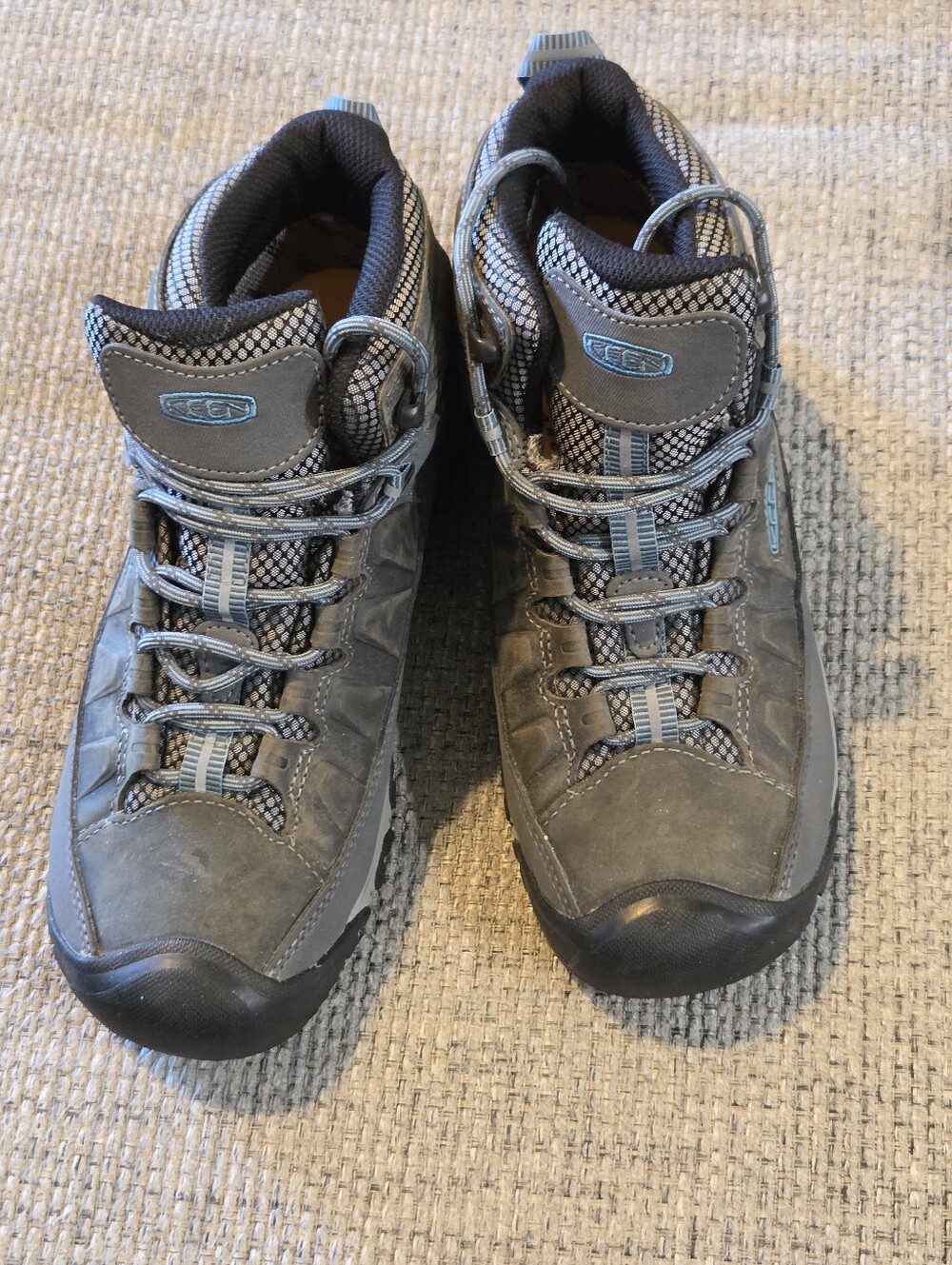 KEEN WOMENS HIKING BOOTS